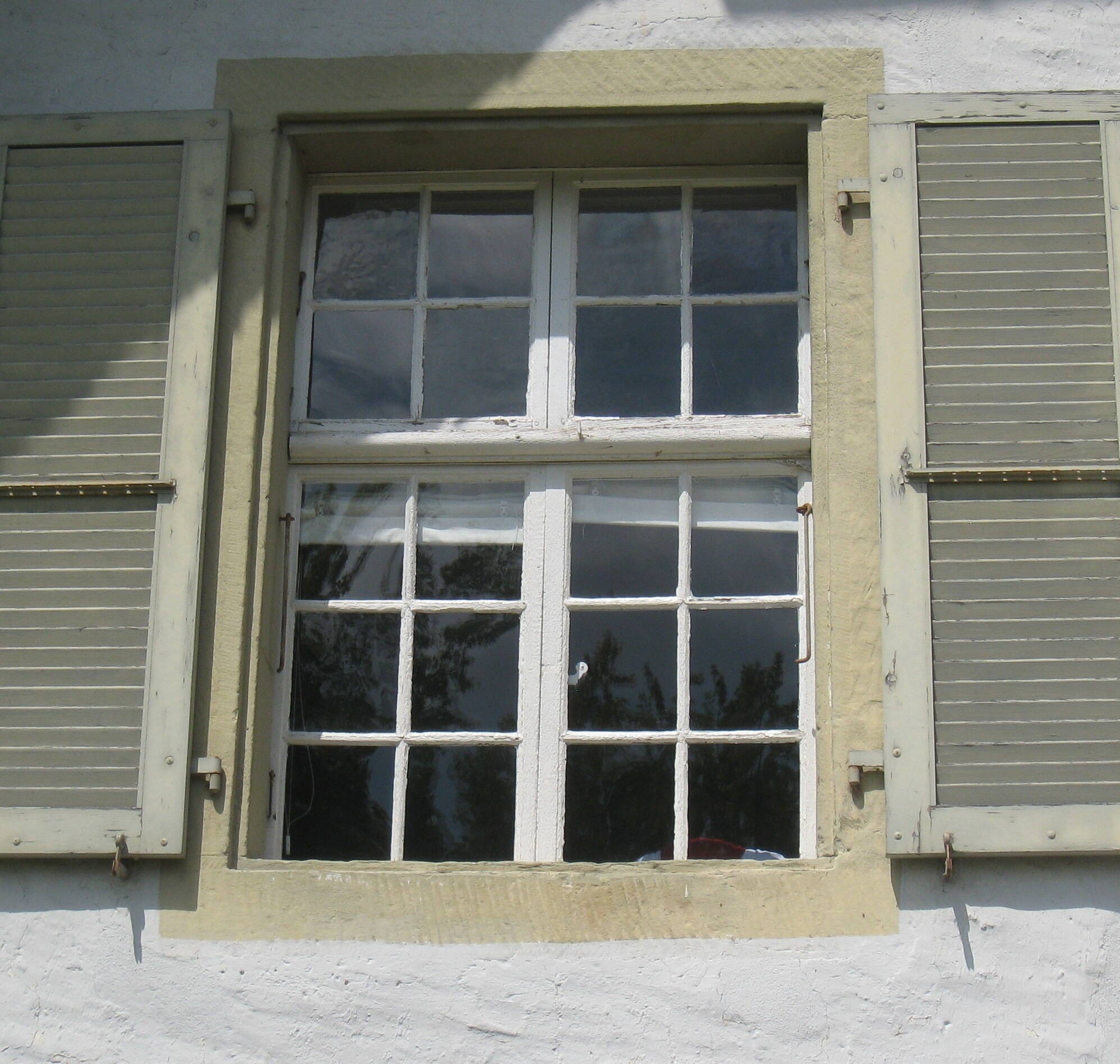 Originales Fenster in einem stattlichen Landhaus von 1689.